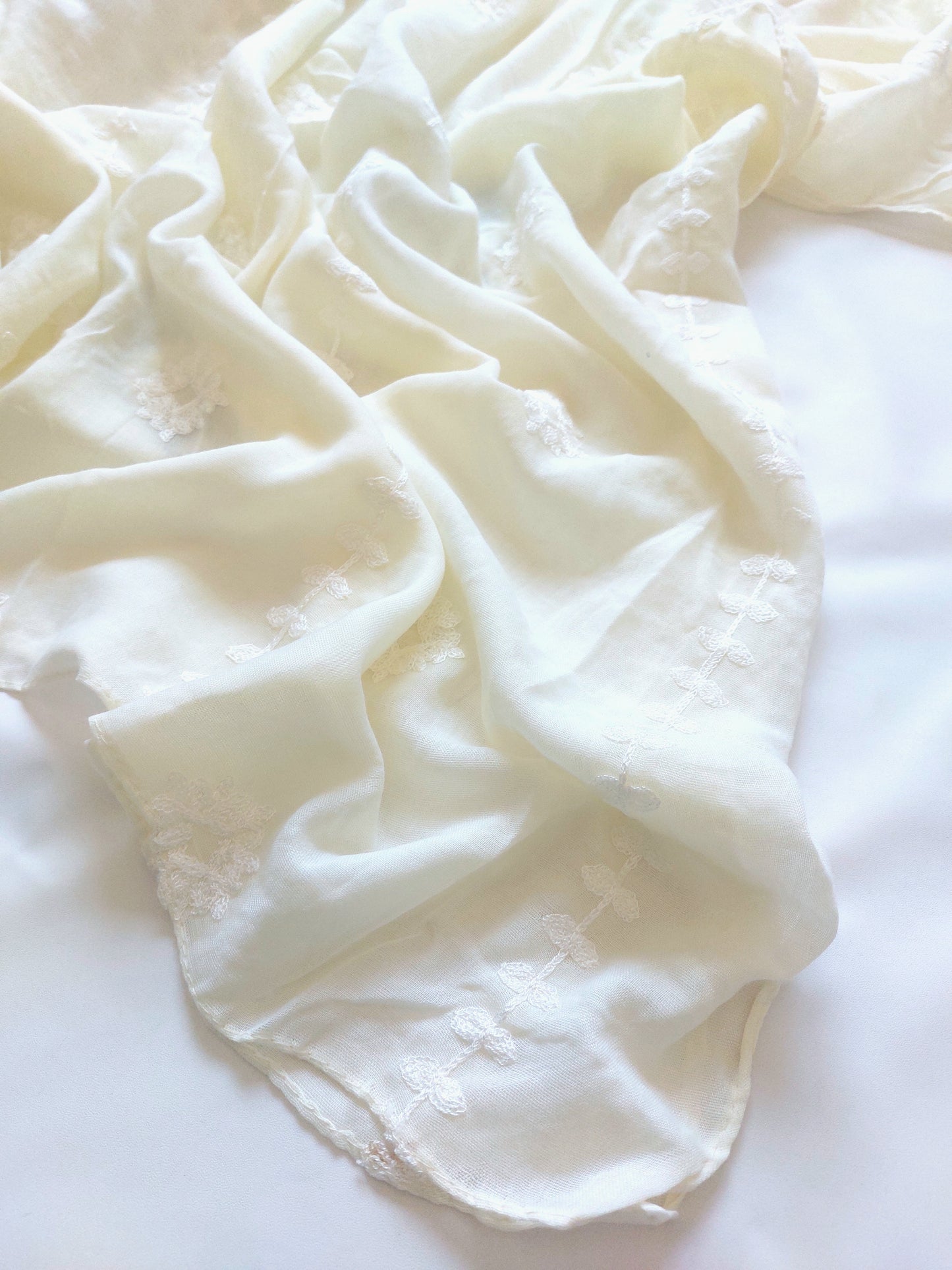 Zahra Embroidered Hijab - Cream